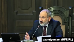 Премьер-министр Армении Никол Пашинян на заседании правительства (архивное фото)