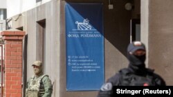 Իրավապահները Ռոյզմանի ֆոնդի շենքի մոտ, 24-ը օգոստոսի, 2022թ․