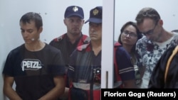 Зліва направо: Михайло Зорін, Світлана Тимофоєва і Федір Алпатов у залі суду