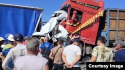 Орусия. Кырсыкка кабылган кичи автобус. Сүрөт Кубанычбек Эркинжан уулуна таандык.