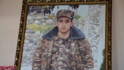 Պոստում ստացած այրվածքներից մահացած զինծառայողի ծնողները մեղադրում են Պաշտպանության նախարարությանը