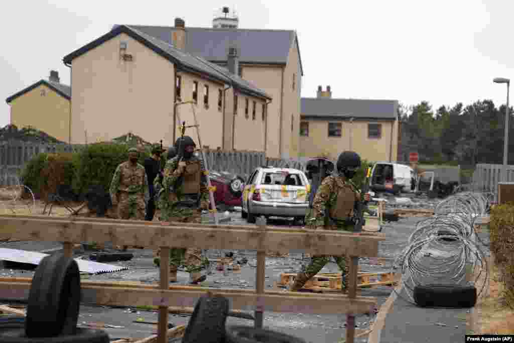 Мурда айти адиси болуп иштеген Сергей аскердик форманы бир айга жетпеген убакыттан бери кийип жүрөт. Ошого карабай чечкиндүү.&nbsp; &quot;Мен украиналык жоокерлер өз үйүн коргоп өлүп жатканын билем. Алар менен бирге согуша албаганым өкүнүчтүү. Украиналык армияга дасыккан жоокерлер керек, чыныгы кармашка даяр болуш үчүн дитимди коюп машыгуудан баш тартпайм&quot;, - дейт ал. &nbsp;