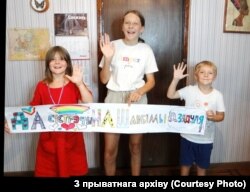 Унукі чакаюць палітвязьня Алега Грузьдзіловіча