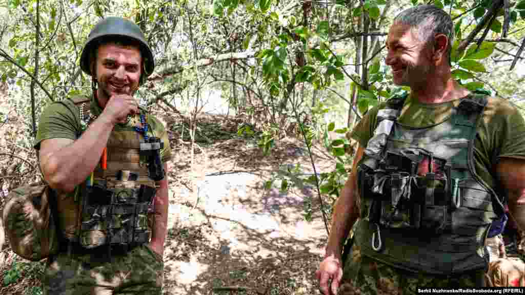 ...і розповісти журналістам веселі й не дуже історії з війни, та розпитати що там відбувається у Києві