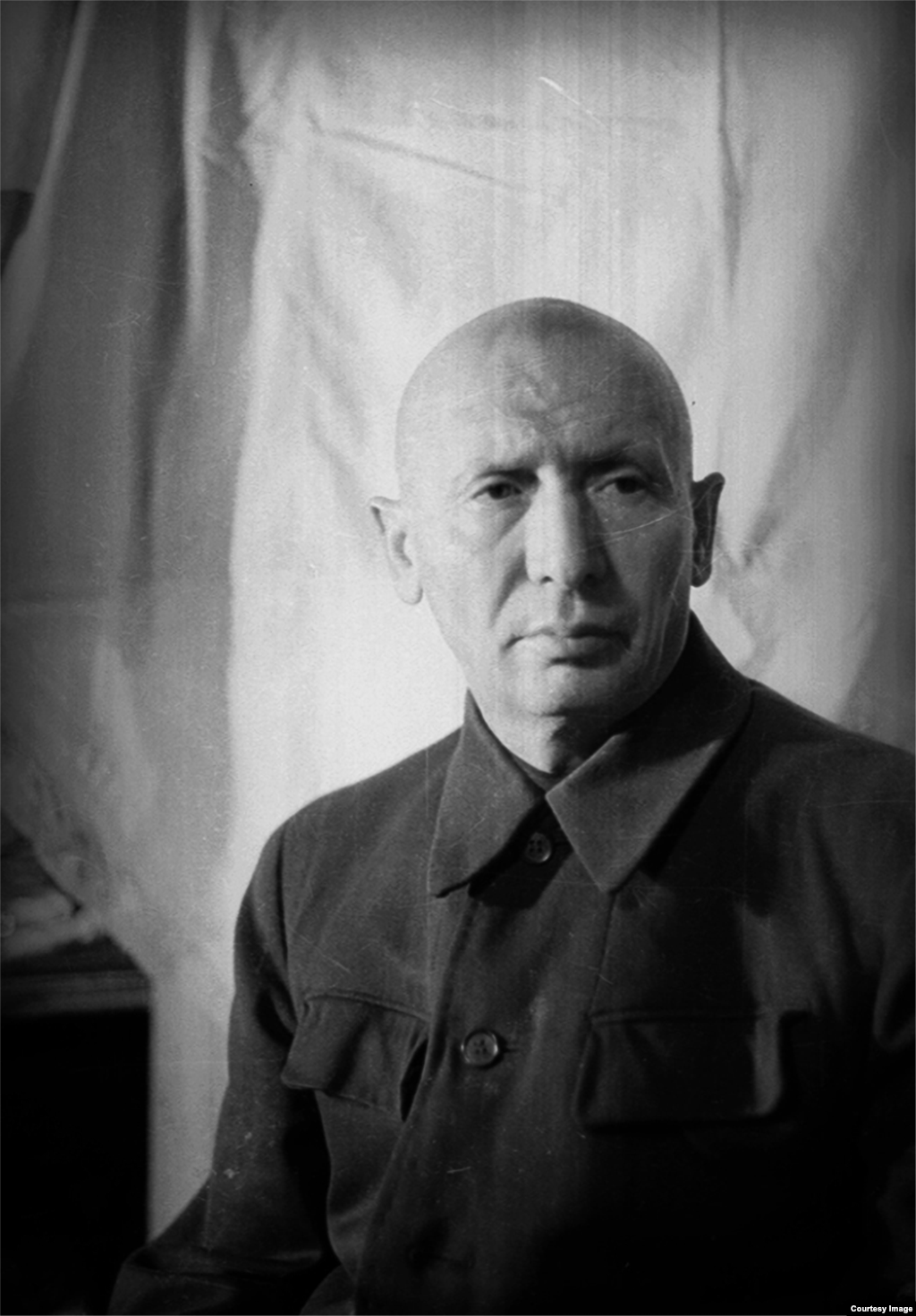 مکس پنسون تا پایان دوران حرفه‌ای خود عکاسی کرد.گزارش‌های زیادی مبنی بر خودکشی پنسون منتشر شده است، اما نوه‌اش به رادیو اروپای آزاد/رادیو آزادی گفت که این عکاس به مرگ طبیعی و در نتیجهٔ «زندگی بسیار دشوار و بسیار سختی که داشت» درگذشت.