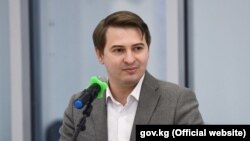  Артем Новиков.