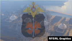 “Аккую” атом электр станцияси лойиҳаси ва ГРУнинг психологик операциялар бўлими эмблемаси — коллаж.