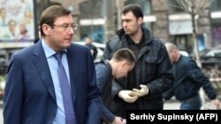 Генпрокурор Юрій Луцекно на місці вбивства Дениса Вороненкова в Києві, 23 березня 2017 року