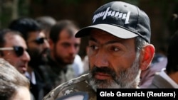 Никол Пашянин, Армения парламентінің депутаты,  оппозиция жетекшісі.