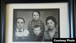 Polowçak we onuň eje-kakasy hem-de aýal dogany