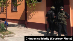 Kezlev, Rusiye quvetçileri qırımtatarlarnıñ evini tinte, 2021 senesi iyülniñ 22-si