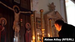 Благодатный Огонь, схождение которого было сегодня в Храме Гроба Господня в Иерусалиме, доходит и до Цхинвала