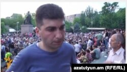 Один из координаторов протестного движения Давид Санасарян, площадь Свободы, Ереван, 6 июля 2015 г.