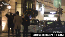 Віталій Хомутинник прибув до готелю Four seasons