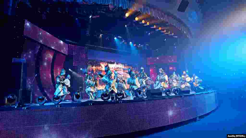 &quot;Пирамида&quot; концертлар залында фестиваль ачылышы, биючеләр