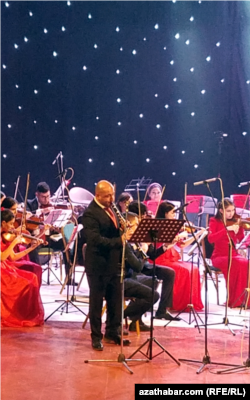 Юсуф Овезов (кларнет). Концерт Молодежного камерного оркестра в Ашхабаде.