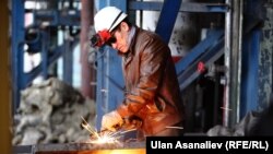 Рабочий на ТЭЦ. Архивное фото.