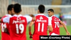 تصویری از بازی تیم های پرسپولیس و نفت تهران.