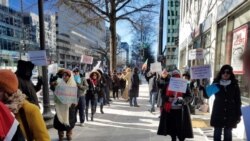 تجمع شماری از حامیان اعتراضات ایران در برابر دفتر سازمان ملل در واشینگتن