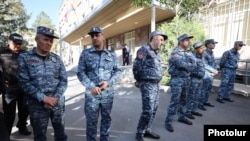 Armenia - Riot police stand outside a court in Yerevan during a hearing on businessman Samvel Karapetian's arrest, October 15, 2025.