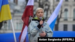 Чулпан Хаматова Ригада сугышка каршы митингта, архив фотосы