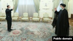 ابراهیم رئیسی در دیدار با ویو فنگ، وزیر دفاع چین