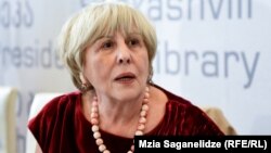 Գիուլի Ալասանիան, արխիվ