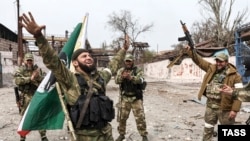 «Кадирівці» з батальону «Ахмат» в українському Маріуполі, 17 квітня 2022 року