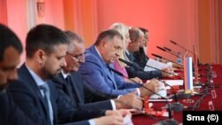 Міларад Додзік у цэнтры. Ілюстрацыйнае фота