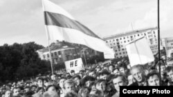 Жнівень 1991 года, акцыя супраць путчу. Менск. Здымак Улдзімера Кармілкіна