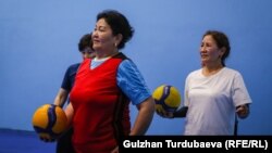 Максаткан Жайчибекова жумасына эки жолу машыгууга, бир жолу мелдеш үчүн залга каттайт.