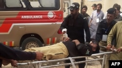 Пакистандын Балучистан провинциясындагы жардыруудан жаракат алгандар. 