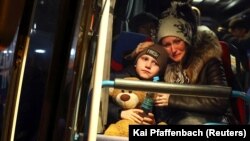 За даними Мінсоцполітики, наразі майже 1,6 мільйона людей перебувають у базі даних про внутрішньо переміщених осіб