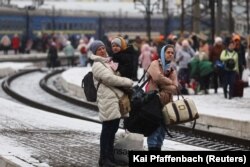 Вокзалда Украина качаклары