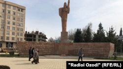 Аксари муҳоҷирони афғон дар шаҳри Ваҳдат зиндагӣ мекунанд.