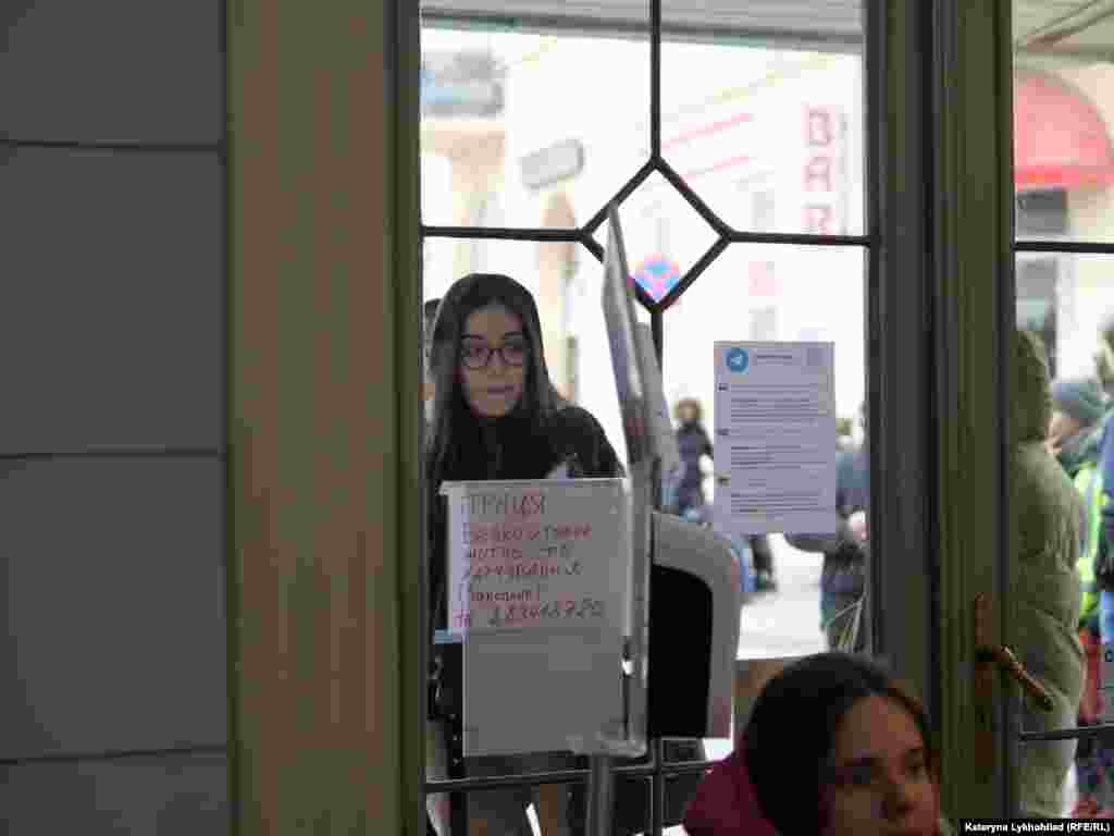 Прикордонний вокзал у Польщі рясніє оголошеннями про роботу для українців