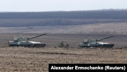 Украина шарқидаги рус танклари.