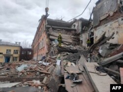 یکی از مدارس ویران شده بر اثر تهاجم نظامی روسیه در چرنیهیف در شمال اوکراین