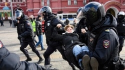 На антивоенной акции в России