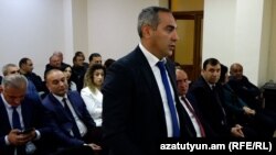 Գյումրիի փոխքաղաքապետ Ավետիս Առաքելյանը Շիրակի մարզխորհրդի նիստի ժամանակ, 10-ը հոկտեմբերի, 2025թ.