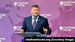 Посол України у Великій Британії Валерій Залужний виступає у аналітичному центрі Chatham House у Лондоні. 17 жовтня 2024 року