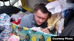 Чоловіку та дружині, яка намашалась його вивезти під час війни за кодон, загрожує покарання за статтею 332 ККУ (незаконне переправлення осіб через державний кордон України)