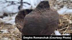 За словами наукового співробітника Дніпропетровського національного історичного музею, знахідка – горщик доби ранньої бронзи зі шнуровим орнаментом