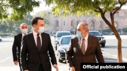 Премьер-министр Грузии Ираклий Гарибашвили и премьер-министр Армении Никол Пашинян, Ереван, 9 октября 2021 г.