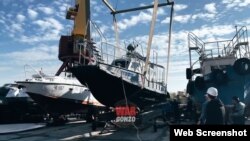 В Украине Арсена Павлова обвиняют в умышленном убийстве, а в России его именем назвали катер из полиэтилена