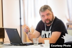 Український правозахисник Максим Буткевич спеціалізується на питаннях біженців. Фото: сторінка правозахисної організації Zmina в фейсбуці