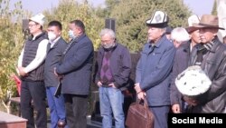 Кадыркул Даутовдун күмбөзүндөгү эстеликти ачуу учуру.