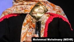 تندیس جشنواره فیلم کوتاه تهران در اختتامیه جشنواره سی‌وچهارم در ۳۰ مهر ۱۳۹۶