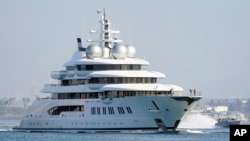 Судно Amadea заарештували на Фіджі на запит США у квітні 2022 року після повномасштабного вторгнення Росії в Україну