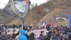 Serbian Far-Right Protesters Try To Break Through Police Cordons Into Kosovo